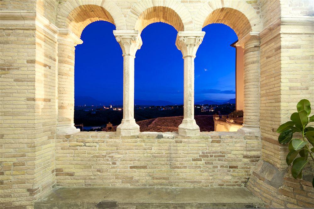מלון לורטו אפרוטינו Castello Chiola Dimora Storica מראה חיצוני תמונה