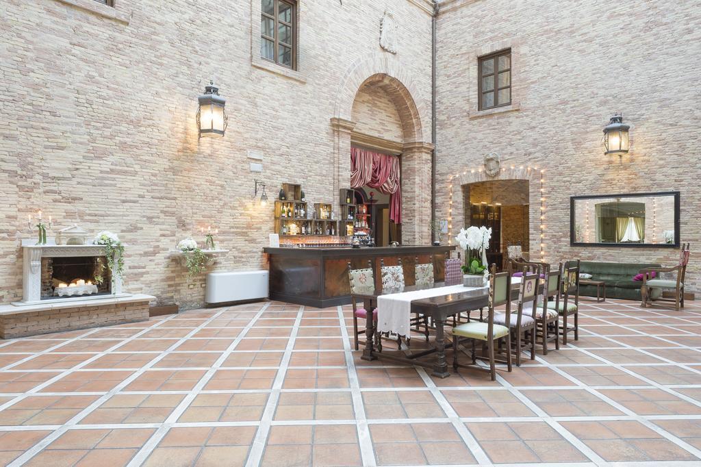 מלון לורטו אפרוטינו Castello Chiola Dimora Storica מראה חיצוני תמונה