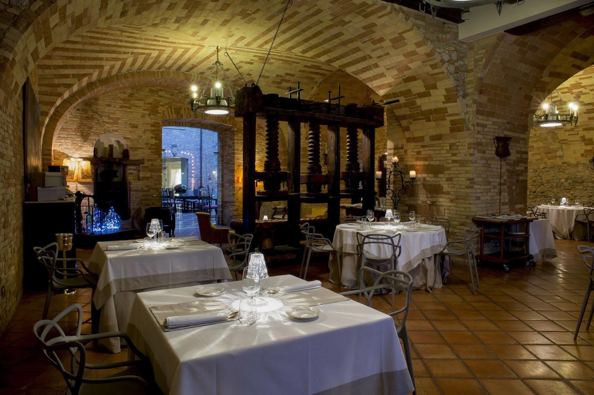 מלון לורטו אפרוטינו Castello Chiola Dimora Storica מראה חיצוני תמונה
